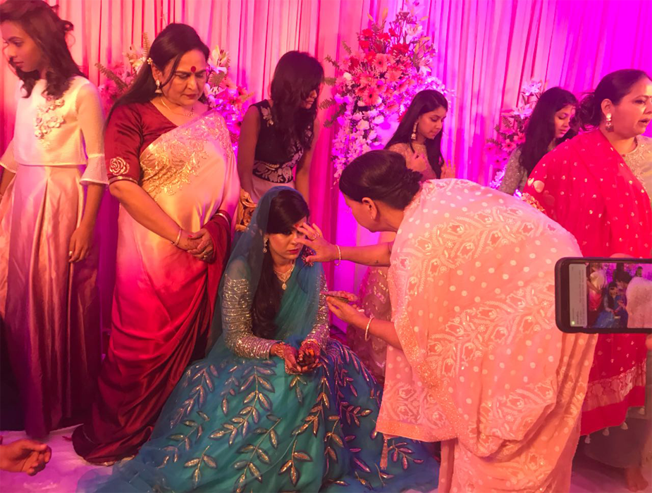 गेल्या 5 महिन्यांआधीच तेजप्रताप यादव याचा विवाह आरजेडीचे नेते आणि बिहार सरकारचे मंत्री चंद्रिका राय यांची कन्या ऐश्वर्या राय हिच्यासोबत झाला होता. पण आता 13 (1)(1a) हिन्दु मॅरेज एक्ट अंतर्गत त्याने घटस्फोटाची मागणी केली आहे. गेल्या 5 महिन्यांआधीच तेजप्रताप यादव याचा विवाह आरजेडीचे नेते आणि बिहार सरकारचे मंत्री चंद्रिका राय यांची कन्या ऐश्वर्या राय हिच्यासोबत झाला होता. पण आता 13 (1)(1a) हिन्दु मॅरेज एक्ट अंतर्गत त्याने घटस्फोटाची मागणी केली आहे.