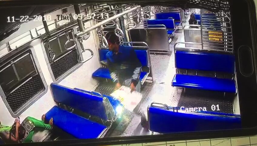 दरम्यान विरार रेल्वे स्थानक आरपीएफ इंचार्ज जीएन मल्ल यांनी सांगितलं की, हे लोक पश्चिम आणि मध्य रेल्वेमध्ये फार सक्रिय होते. त्यांच्यावर अंधेरी, भायंदर, विरार आणि मध्ये रेल्वेच्या पोलीस ठाण्यात गुन्हे दाखल असून हे मेरठमधून पोस्टर छापून तिकडेच भोंदुबाबांचं रॅकेट असल्याचं मल्ल यांनी सांगितलं. दरम्यान विरार रेल्वे स्थानक आरपीएफ इंचार्ज जीएन मल्ल यांनी सांगितलं की, हे लोक पश्चिम आणि मध्य रेल्वेमध्ये फार सक्रिय होते. त्यांच्यावर अंधेरी, भायंदर, विरार आणि मध्ये रेल्वेच्या पोलीस ठाण्यात गुन्हे दाखल असून हे मेरठमधून पोस्टर छापून तिकडेच भोंदुबाबांचं रॅकेट असल्याचं मल्ल यांनी सांगितलं.