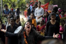 महिलांसाठी घर असुरक्षित, विश्वासातल्याच लोकांकडून दररोज होते 137 महिलांची हत्या!