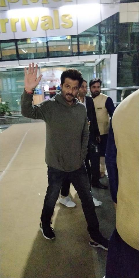 नेहमीच तरूण राहण्याचा प्रयत्न करणार अभिनेता अनिल कपूर ईशा लग्नात धमाल करण्यासाठी उत्सुक झाला आहे. नेहमीच तरूण राहण्याचा प्रयत्न करणार अभिनेता अनिल कपूर ईशा लग्नात धमाल करण्यासाठी उत्सुक झाला आहे.