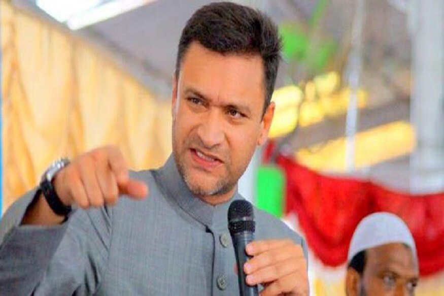 अकबरुद्दीन यांच्यावर चिथोवणीखोर भाषणांसाठी गुन्हे दाखल आहेत त्याच बरोबर पत्नीवर हल्ला केल्याप्रकरणीही त्यांच्यावर गुन्हा दाखल करण्यात आला होता. चिथावणीखोर भाषणांबद्दल त्यांना अटकही झाली होती. 35 दिवस त्यांना तुरुंगात काढावी लागली होती. त्यानंतरही त्यांची आगलावी भाषणं कमी झाली नाही. अकबरुद्दीन यांच्यावर चिथोवणीखोर भाषणांसाठी गुन्हे दाखल आहेत त्याच बरोबर पत्नीवर हल्ला केल्याप्रकरणीही त्यांच्यावर गुन्हा दाखल करण्यात आला होता. चिथावणीखोर भाषणांबद्दल त्यांना अटकही झाली होती. 35 दिवस त्यांना तुरुंगात काढावी लागली होती. त्यानंतरही त्यांची आगलावी भाषणं कमी झाली नाही.