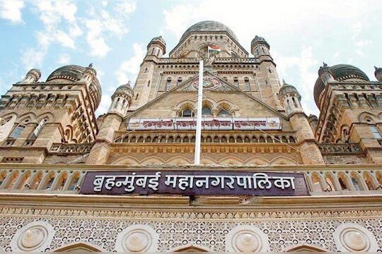 बृहन्मुंबई महानगरपालिकेत एकूण 291 इंजिनिअरसाठी जागांची भरती काढण्यात आली आहे. यामध्ये एकूण तीन प्रकारच्या इंजिनिअरसाठी मिळून ही जागा काढण्यात आली आहे. 
