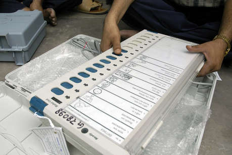 2015च्या दिल्ली विधानसभा निवडणुकांच्या वेळी टुडेज़ चाणक्यनं भाजपा-14-28, आप-42-54, कांग्रेस-0-2 असा अंदाज दिला होता. 2015च्या दिल्ली विधानसभा निवडणुकांच्या वेळी टुडेज़ चाणक्यनं भाजपा-14-28, आप-42-54, कांग्रेस-0-2 असा अंदाज दिला होता.