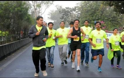 केंद्रीय परिवहनमंत्री नितीन गडकरी यांना एका जाहीर कार्यक्रमात भोवळ आली. त्यानंतर आता जलसंपदा मंत्री गिरीश महाजन यांनी व्यायामाचं महत्व सांगणारा एक व्हिडिओ शेअर केला होता. केंद्रीय परिवहनमंत्री नितीन गडकरी यांना एका जाहीर कार्यक्रमात भोवळ आली. त्यानंतर आता जलसंपदा मंत्री गिरीश महाजन यांनी व्यायामाचं महत्व सांगणारा एक व्हिडिओ शेअर केला होता.