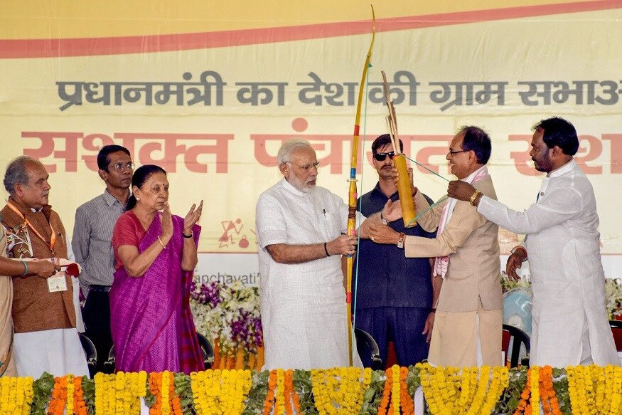 पंतप्रधान नरेंद्र मोदी हे ४ वेळा गुजरातचे मुख्यमंत्री होते. नरेंद्र मोदी ७ ऑक्टोबर २००१ मध्ये ७ वे गुजरातचे मुख्यमंत्री झाले. यानंतर सलग ४ वर्ष त्यांनी मुख्यमंत्री म्हणून काम पाहिलं. पंतप्रधान नरेंद्र मोदी हे ४ वेळा गुजरातचे मुख्यमंत्री होते. नरेंद्र मोदी ७ ऑक्टोबर २००१ मध्ये ७ वे गुजरातचे मुख्यमंत्री झाले. यानंतर सलग ४ वर्ष त्यांनी मुख्यमंत्री म्हणून काम पाहिलं.