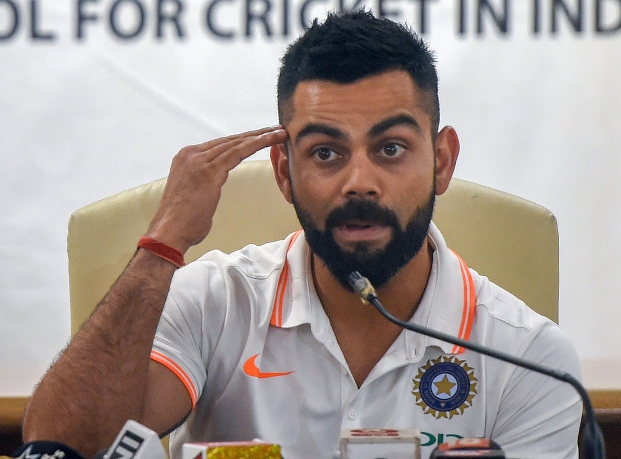 मेलबर्नमध्ये होणाऱ्या बॉक्सिंग डे कसोटी सामन्यासाठी टीम इंडियाने आपल्या अंतिम ११ खेळाडूंची घोषणा केली आहे. सर्वात मोठी बातमी म्हणजे विराटने त्याचा ‘फेवरेट’ खेळाडू के.एल. राहुल आणि मुरली विजयला संघाच्या बाहेर बसवण्याचा निर्णय घेतला आहे. मेलबर्नमध्ये होणाऱ्या बॉक्सिंग डे कसोटी सामन्यासाठी टीम इंडियाने आपल्या अंतिम ११ खेळाडूंची घोषणा केली आहे. सर्वात मोठी बातमी म्हणजे विराटने त्याचा ‘फेवरेट’ खेळाडू के.एल. राहुल आणि मुरली विजयला संघाच्या बाहेर बसवण्याचा निर्णय घेतला आहे.
