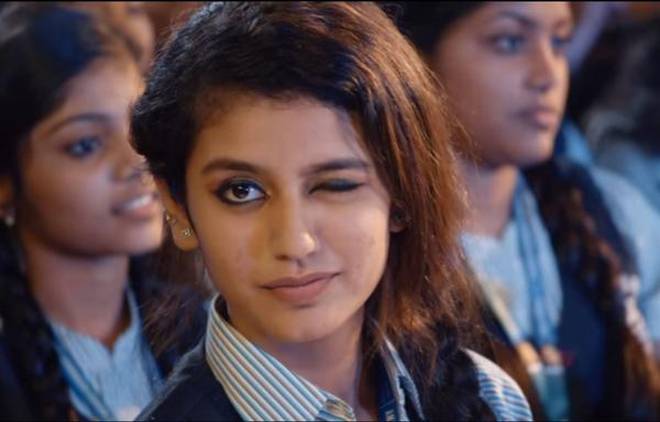 मणिक्या मलाराय पूवी नावाच्या गाण्याचं हे दृश्य, पण भाषेची, राज्याची बंधनं तिच्या लोकप्रियतेने तोडली. मणिक्या मलाराय पूवी नावाच्या गाण्याचं हे दृश्य, पण भाषेची, राज्याची बंधनं तिच्या लोकप्रियतेने तोडली.