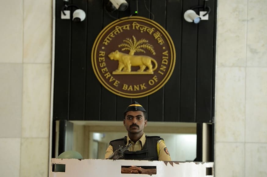 RBI ने सांगितलेली कागदपत्र- पासपोर्ट, ड्रायव्हिंग लायसन्स, मतदान ओळख पत्र, पॅन कार्ड आणि राष्ट्रीय रोजगार गॅरंटी स्कीमचं नोकरी पत्र असणं आवश्यक आहे. RBI ने सांगितलेली कागदपत्र- पासपोर्ट, ड्रायव्हिंग लायसन्स, मतदान ओळख पत्र, पॅन कार्ड आणि राष्ट्रीय रोजगार गॅरंटी स्कीमचं नोकरी पत्र असणं आवश्यक आहे.