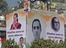 सोनिया गांधींसोबत पहिल्यांदाच झळकले संजय गांधींचे पोस्टर्स