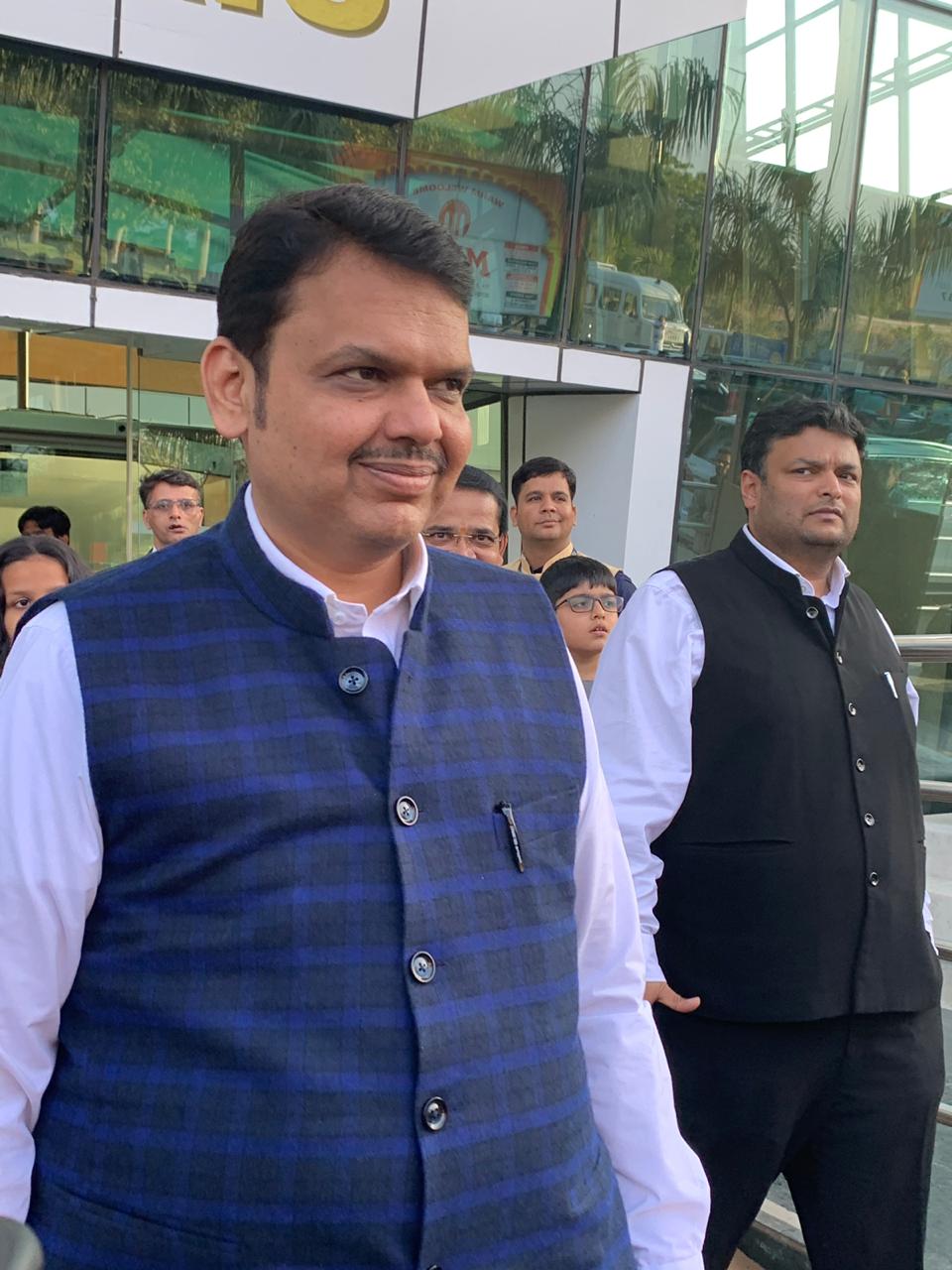 महाराष्ट्राचे मुख्यमंत्री देवेंद्र फडणवीसदेखील ईशा अंबानीला आर्शिवाद देण्यासाठी उदयपूरला गेले आहेत. महाराष्ट्राचे मुख्यमंत्री देवेंद्र फडणवीसदेखील ईशा अंबानीला आर्शिवाद देण्यासाठी उदयपूरला गेले आहेत.