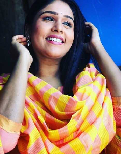 अक्षया शाळेत असताना खोखो, जिम्नॅस्टिकस, अॅथलेटिक्स मध्ये निपुण होती. ७वीपर्यंत तिने या खेळांमध्ये हिरिरीने भाग घेतला आणि त्यानंतर तिने कल्चरल ऍक्टिव्हिटीजवर भर दिला. अक्षया शाळेत असताना खोखो, जिम्नॅस्टिकस, अॅथलेटिक्स मध्ये निपुण होती. ७वीपर्यंत तिने या खेळांमध्ये हिरिरीने भाग घेतला आणि त्यानंतर तिने कल्चरल ऍक्टिव्हिटीजवर भर दिला.