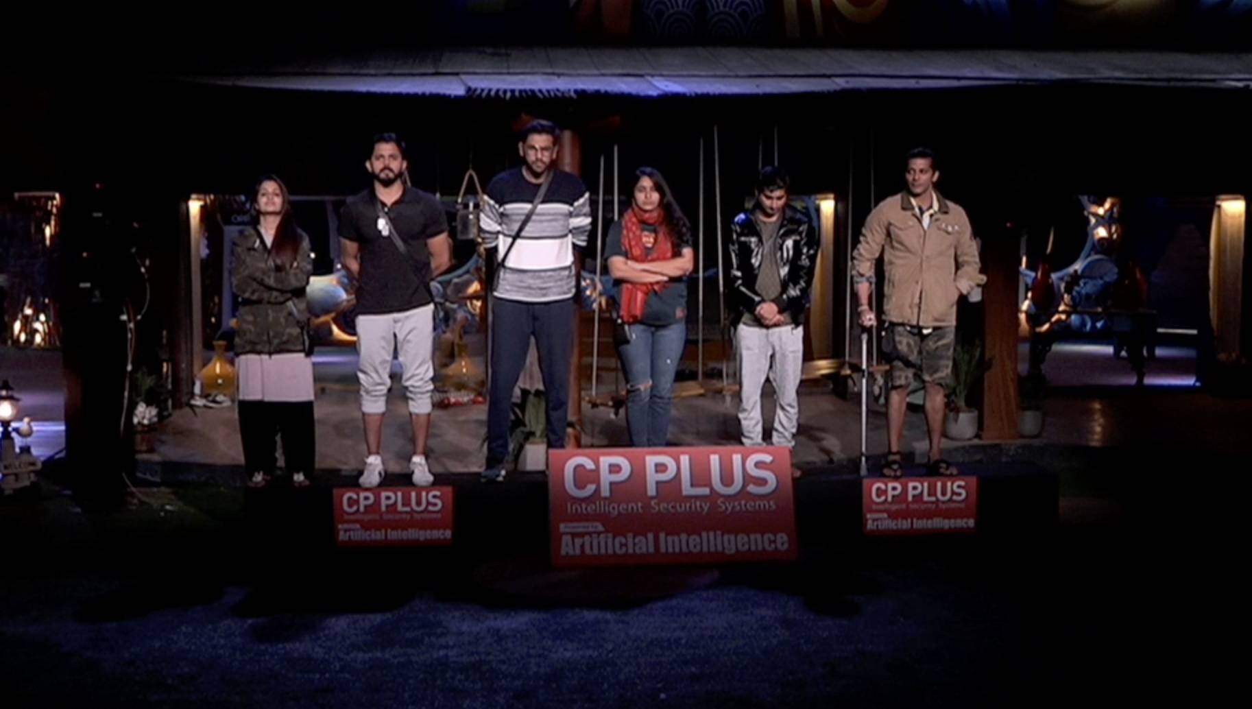 Bigg Boss Ticket to Final Week जिंकणाऱ्या सुरभी राणाला घरातून बाहेर पडावं लागलं. आता उरलेल्यांना व्होटिंगनं जिंकावं लागणार अाहे. मग त्यात लोकप्रियता तर श्रीशांतची जास्त आहे. Bigg Boss Ticket to Final Week जिंकणाऱ्या सुरभी राणाला घरातून बाहेर पडावं लागलं. आता उरलेल्यांना व्होटिंगनं जिंकावं लागणार अाहे. मग त्यात लोकप्रियता तर श्रीशांतची जास्त आहे.