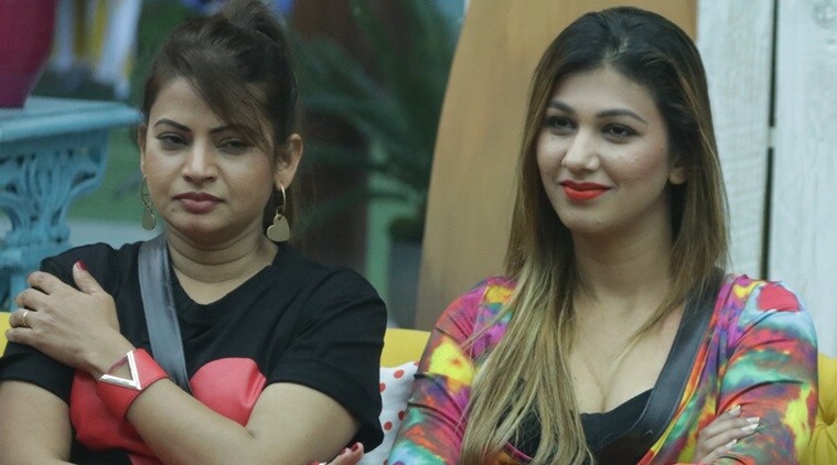 जसलीनसोबत मेघा धाडेही घराबाहेर पडलीय. आता घरात 8 स्पर्धक उरलेत. पुढचे भाग किती रंजक होतायत ते पाहायचं.पण आपण नजर टाकू याआधी जसलीननं बिग बाॅसच्या घरात बिकनी घातली तेव्हा काय झालं ते. जसलीनसोबत मेघा धाडेही घराबाहेर पडलीय. आता घरात 8 स्पर्धक उरलेत. पुढचे भाग किती रंजक होतायत ते पाहायचं.पण आपण नजर टाकू याआधी जसलीननं बिग बाॅसच्या घरात बिकनी घातली तेव्हा काय झालं ते.
