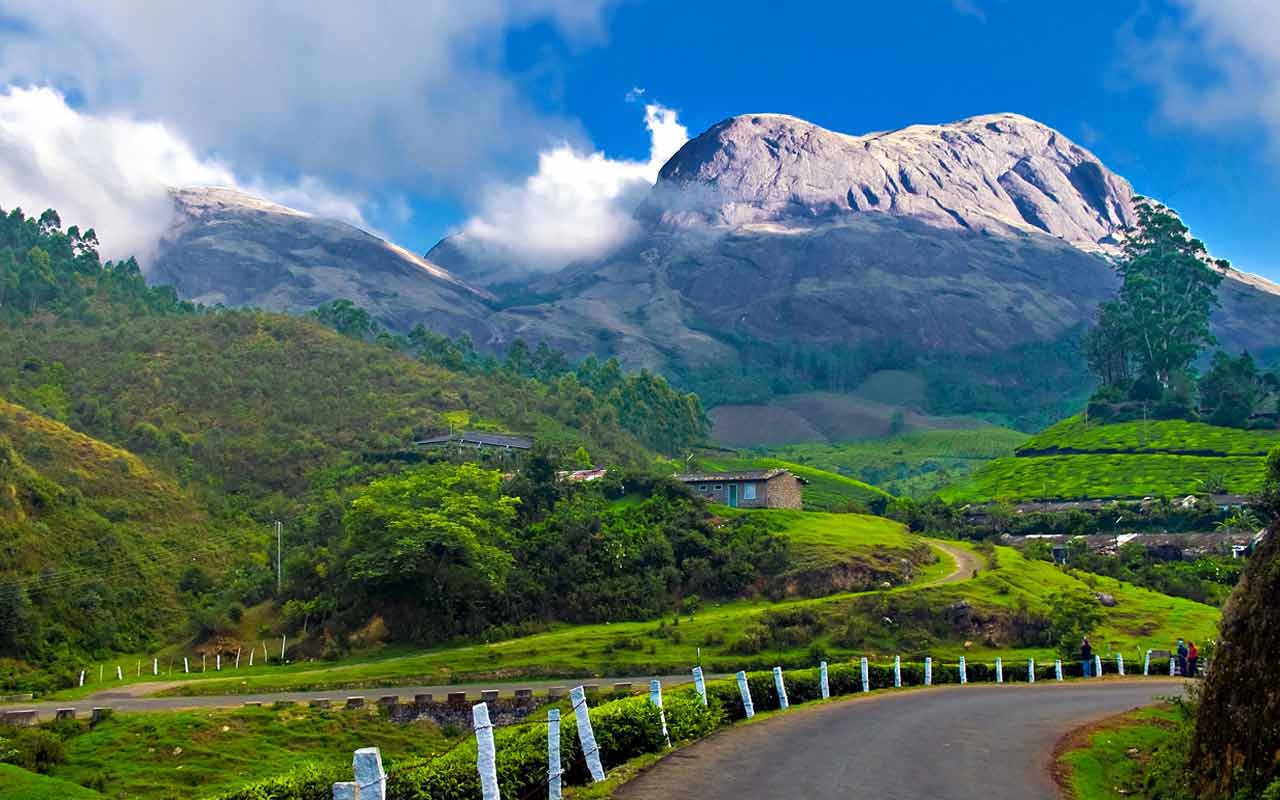 पूर्ण देशात जिकडे उन्हामुळे अंगाची लाही लाही होत असते. मात्र भारतात एक ठिकाण असं आहे जिकडचं वातावरण कधीच २५ अंश सेल्सियसपेक्षा जास्त नसतं. पूर्ण देशात जिकडे उन्हामुळे अंगाची लाही लाही होत असते. मात्र भारतात एक ठिकाण असं आहे जिकडचं वातावरण कधीच २५ अंश सेल्सियसपेक्षा जास्त नसतं.