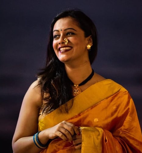 या सर्व गोष्टीमध्ये अजून एक सरप्राईझ पॅकेज म्हणजे आपल्या सगळ्याची लाडकी स्पृहा जोशी हिचं धमाकेदार सूत्रसंचालन. या सर्व गोष्टीमध्ये अजून एक सरप्राईझ पॅकेज म्हणजे आपल्या सगळ्याची लाडकी स्पृहा जोशी हिचं धमाकेदार सूत्रसंचालन.