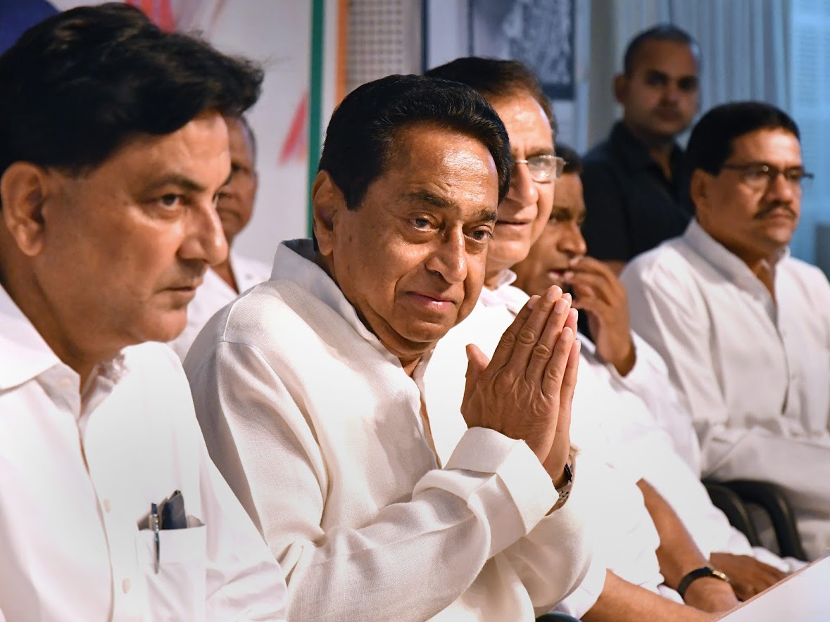 अनेक वर्ष सत्तेतून बाहेर राहिल्यानंतर 72 वर्षांचे कमलनाथ पुन्हा एकदा मुख्य प्रवाहात आले आहेत. 15 वर्षांचा वनवास संपवून त्यांनी काँग्रेसल मध्य प्रदेशात सत्ता मिळवून दिली. राज्यांचे मुख्यमंत्री म्हणून आता त्यांना पाच वर्ष काँग्रेसची लोकप्रियता टिकवून ठेवावी लागणार आहे. अनेक वर्ष सत्तेतून बाहेर राहिल्यानंतर 72 वर्षांचे कमलनाथ पुन्हा एकदा मुख्य प्रवाहात आले आहेत. 15 वर्षांचा वनवास संपवून त्यांनी काँग्रेसल मध्य प्रदेशात सत्ता मिळवून दिली. राज्यांचे मुख्यमंत्री म्हणून आता त्यांना पाच वर्ष काँग्रेसची लोकप्रियता टिकवून ठेवावी लागणार आहे.