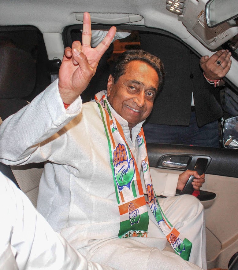 गांधी घराण्याशी एकनिष्ठ असणाऱ्या कमलनाथ यांची राहुल गांधी यांनी मध्य प्रदेश काँग्रेसच्या अध्यक्षपदी नियुक्ती केली होती. त्यानंतर त्यांनी पक्ष कार्यकर्त्यांमधली मरगळ झटकून काँग्रेसला राज्यात पुन्हा उभारी मिळवून दिली. गांधी घराण्याशी एकनिष्ठ असणाऱ्या कमलनाथ यांची राहुल गांधी यांनी मध्य प्रदेश काँग्रेसच्या अध्यक्षपदी नियुक्ती केली होती. त्यानंतर त्यांनी पक्ष कार्यकर्त्यांमधली मरगळ झटकून काँग्रेसला राज्यात पुन्हा उभारी मिळवून दिली.