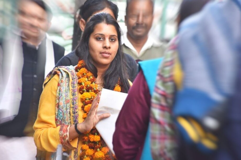 कामिनी यांच्याकडे असलेल्या शेअर्स आणि कंपन्यांचं मूल्य २३७ कोटी ५९ लाख रुपये असल्याचं सांगितलं जातं. कामिनी यांच्याकडे असलेल्या शेअर्स आणि कंपन्यांचं मूल्य २३७ कोटी ५९ लाख रुपये असल्याचं सांगितलं जातं.
