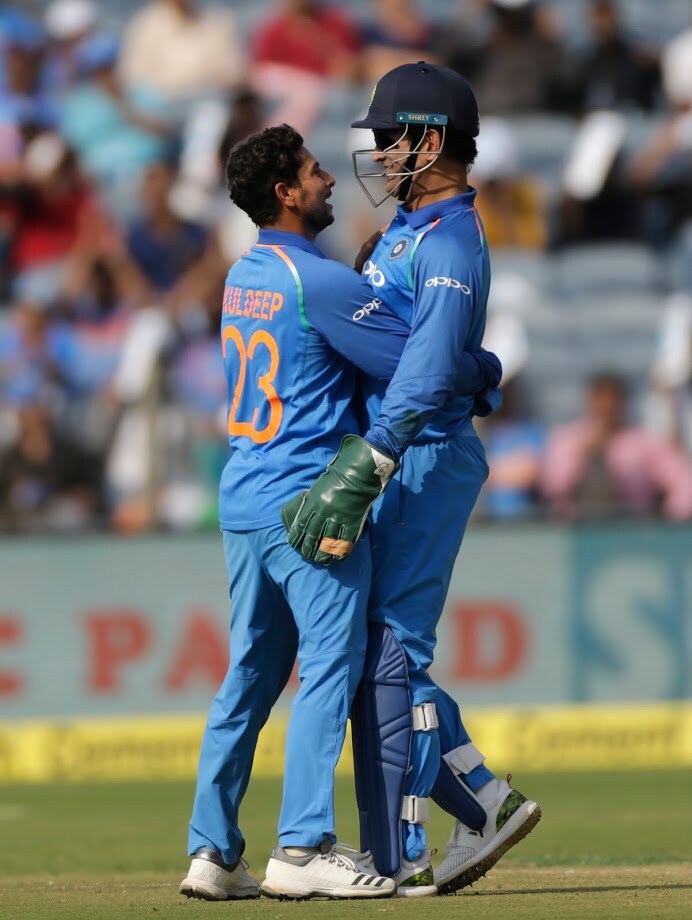 इंग्लंडमध्ये जेव्हा एकाच स्पिनरला खेळण्याची संधी मिळणार होती तेव्हा विराटने दिग्गजांना बसवून कुलदीपला संधी दिली. इंग्लंडमध्ये जेव्हा एकाच स्पिनरला खेळण्याची संधी मिळणार होती तेव्हा विराटने दिग्गजांना बसवून कुलदीपला संधी दिली.