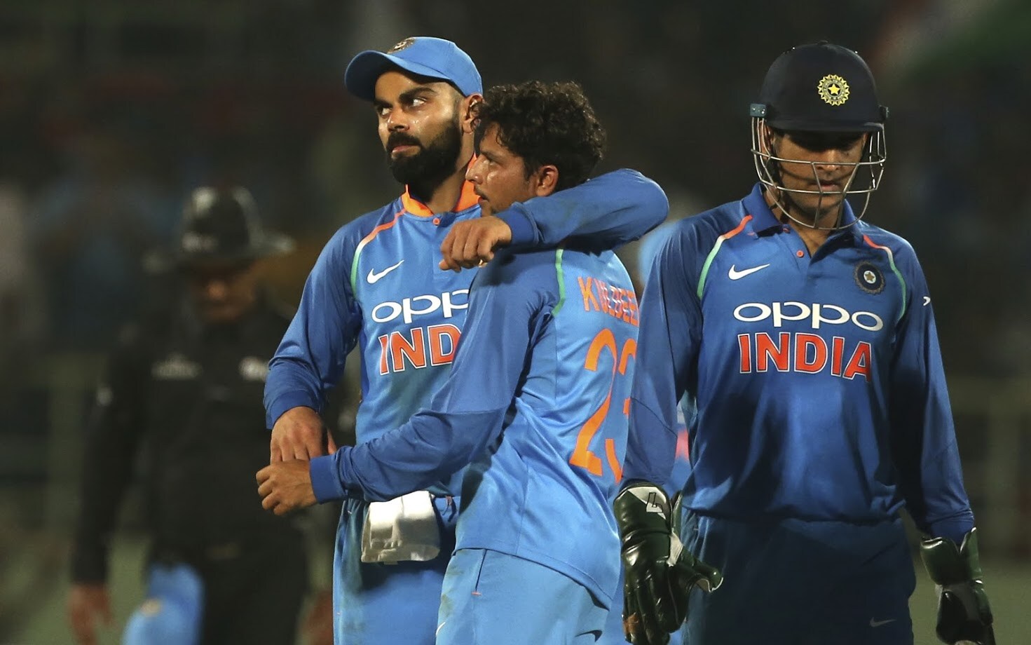 परदेशातही चांगली कामगिरी- कुलदीप यादवने इंग्लंड आणि आर्यलँडमध्ये टी२० मालिकेत अफलातून गोलंदाजी केली. त्याचा हाच फॉर्म पाहून कर्णधार विराट कोहलीने त्याला इंग्लंड दौऱ्यासाठी निवडले. परदेशातही चांगली कामगिरी- कुलदीप यादवने इंग्लंड आणि आर्यलँडमध्ये टी२० मालिकेत अफलातून गोलंदाजी केली. त्याचा हाच फॉर्म पाहून कर्णधार विराट कोहलीने त्याला इंग्लंड दौऱ्यासाठी निवडले.
