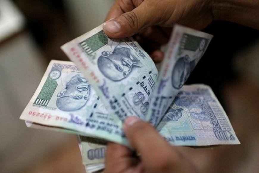 कसं सुरु कराल आरडी- आरडी अकाऊंट पोस्ट ऑफिस, बँकेत जाऊन किंवा ऑनलाइनही सुरू करु शकता. मोबाइल अपमार्फतही आरडी सुरू करता येऊ शकते. कसं सुरु कराल आरडी- आरडी अकाऊंट पोस्ट ऑफिस, बँकेत जाऊन किंवा ऑनलाइनही सुरू करु शकता. मोबाइल अपमार्फतही आरडी सुरू करता येऊ शकते.