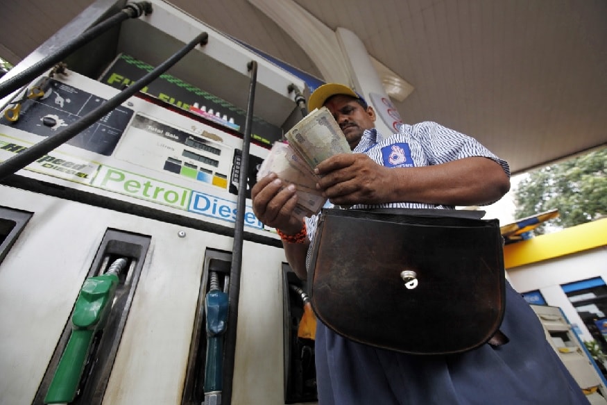 असं करा अर्ज : रिटेल आऊटलेट डिलर बनण्यासाठी www.petrolpumpdealerchayan.in या वेबसाईडवर अर्ज करावा. अर्ज करण्यासाठी वेबसाईटवर दिलेली रक्कम भरावी लागेल. ते पेमेंट ऑनलाईन करावं लागेल. ऑनलाईन अर्ज भरण्याची अतिंम तारीख 24 डिसेंबर असेल. असं करा अर्ज : रिटेल आऊटलेट डिलर बनण्यासाठी www.petrolpumpdealerchayan.in या वेबसाईडवर अर्ज करावा. अर्ज करण्यासाठी वेबसाईटवर दिलेली रक्कम भरावी लागेल. ते पेमेंट ऑनलाईन करावं लागेल. ऑनलाईन अर्ज भरण्याची अतिंम तारीख 24 डिसेंबर असेल.