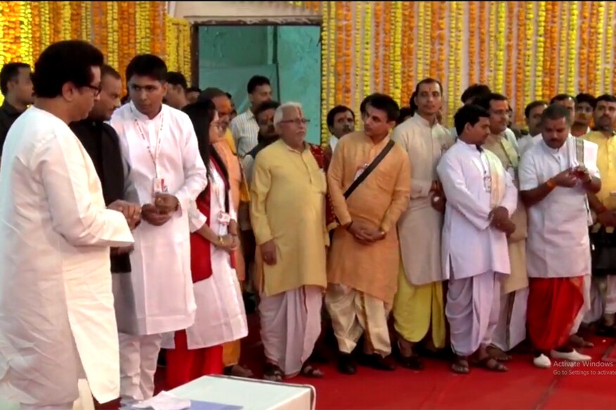जेव्हा उत्तरभारतातून रेल्वे भरतीसाठी मुलं आली त्यांना आम्ही प्रश्न विचारला तेव्हा त्यांनी जसे उत्तर दिले त्यामुळे संघर्ष पेटला जर आमचे मराठी मुलं उत्तरप्रदेशमध्ये आली त्यांनी अशी भाषा वापरली तर तुम्ही काय करणार ? जेव्हा उत्तरभारतातून रेल्वे भरतीसाठी मुलं आली त्यांना आम्ही प्रश्न विचारला तेव्हा त्यांनी जसे उत्तर दिले त्यामुळे संघर्ष पेटला जर आमचे मराठी मुलं उत्तरप्रदेशमध्ये आली त्यांनी अशी भाषा वापरली तर तुम्ही काय करणार ?
