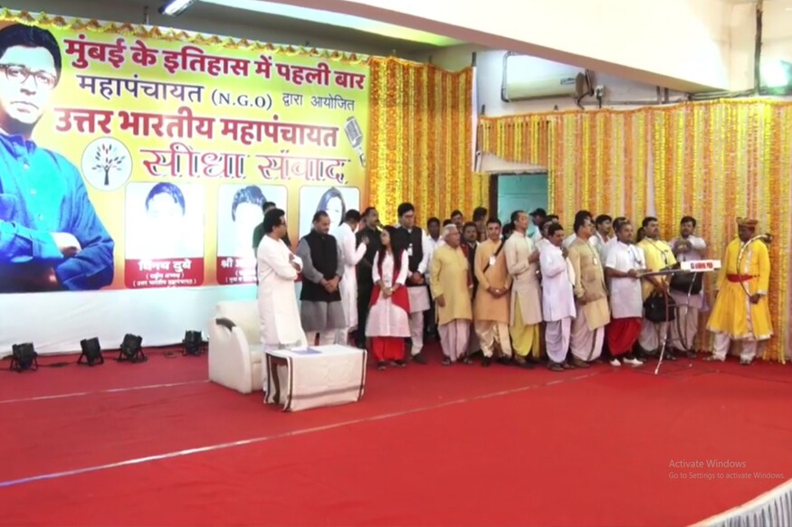 फेरीवाल्यांना जेव्हा आम्ही मारहाण केली तेव्हा उत्तरभारतीय नेत्यांनी जी भाषा वापरली त्यातून संघर्ष झाला. मुळात तुमच्या काही नेत्यांनी आग लावली तेव्हा हे प्रकरण तापलं फेरीवाल्यांना जेव्हा आम्ही मारहाण केली तेव्हा उत्तरभारतीय नेत्यांनी जी भाषा वापरली त्यातून संघर्ष झाला. मुळात तुमच्या काही नेत्यांनी आग लावली तेव्हा हे प्रकरण तापलं
