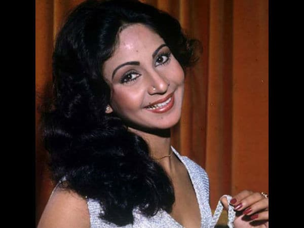 त्यानंतर रतीनं 3 वर्षात 32 कन्नड आणि तामिळ सिनेमे केले. तिला दाक्षिणात्य संवाद हिंदीत लिहून दिले जायचे. रजनीकांत, कमल हासन, शोभन बाबू, चिरंजीवी, नागेश्वर या मोठ्या कलाकारांबरोबर तिनं काम केलंय. त्यानंतर रतीनं 3 वर्षात 32 कन्नड आणि तामिळ सिनेमे केले. तिला दाक्षिणात्य संवाद हिंदीत लिहून दिले जायचे. रजनीकांत, कमल हासन, शोभन बाबू, चिरंजीवी, नागेश्वर या मोठ्या कलाकारांबरोबर तिनं काम केलंय.