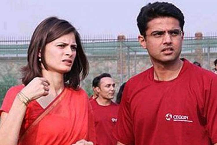 शिक्षण पूर्ण करून सचिन परत दिल्लीत आले आणि सारा तिथेच इंग्लंडला राहिल्या. पण फोनवर दोघं तासनतास बोलायचे आणि सरते शेवटी त्यांनी लग्नाचा निर्णय घेतला. शिक्षण पूर्ण करून सचिन परत दिल्लीत आले आणि सारा तिथेच इंग्लंडला राहिल्या. पण फोनवर दोघं तासनतास बोलायचे आणि सरते शेवटी त्यांनी लग्नाचा निर्णय घेतला.