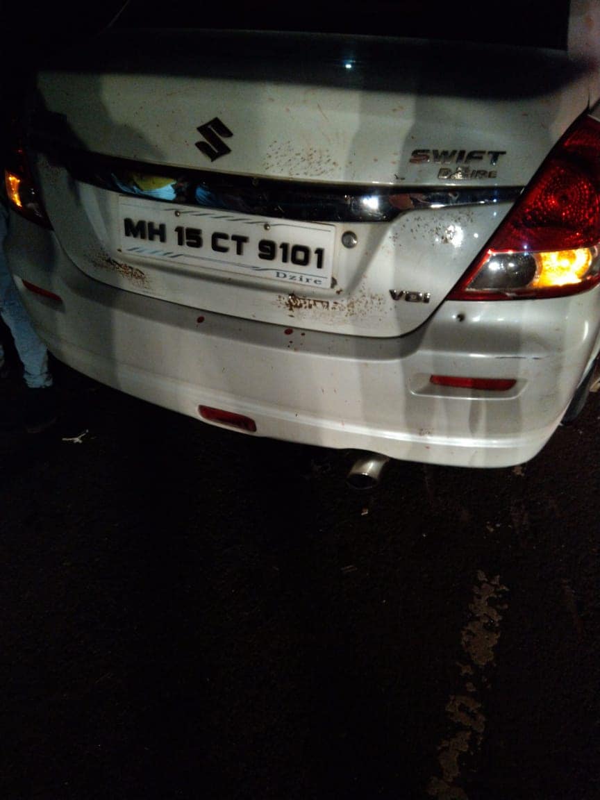 कार चालकाला समोरून येणाऱ्या वाहनांच्या लाईटमुळे काहीच न दिसल्यानं कार सरळ पालखीतील भाविकांना चिरडत गेली. कार चालकाला समोरून येणाऱ्या वाहनांच्या लाईटमुळे काहीच न दिसल्यानं कार सरळ पालखीतील भाविकांना चिरडत गेली.