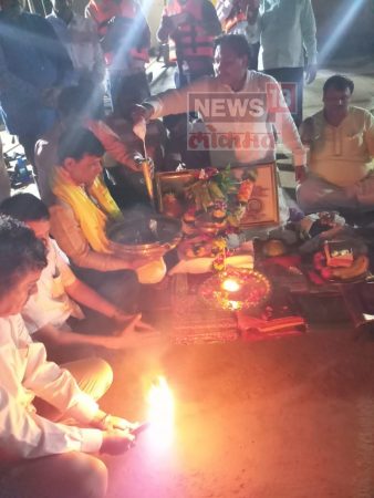विनायक मेटे यांनी याआधीही 24 आॅक्टोबर रोजी स्मारकाच्या पायाभरणीच्या पूजनाचा कार्यक्रमाचा घाट घातला होता. विनायक मेटे यांनी याआधीही 24 आॅक्टोबर रोजी स्मारकाच्या पायाभरणीच्या पूजनाचा कार्यक्रमाचा घाट घातला होता.