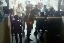 VIDEO : डोंबिवलीतल्या हॉटेलमध्ये गुंडांनी घातला धुडगूस; पोलीससुद्धा पाहत राहिले VIDEO : डोंबिवलीतल्या हॉटेलमध्ये गुंडांनी घातला धुडगूस; पोलीससुद्धा पाहत राहिले