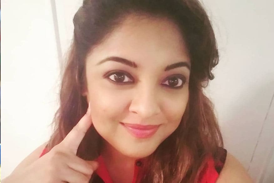 अभिनेत्री तनुश्री दत्ता पुन्हा एकदा चर्चेत आली आहे. गेल्या वर्षी #Metoo मोहिमेंतर्गत नाना पाटेकर, गणेश आचार्य, राकेश सारंग, सामी सिद्दीकी आणि राखी सावंत यांच्यावर जोरदार टीका केली होती. तनुश्रीने पुन्हा एकदा खळबळजनक वक्तव्य केलं आहे. अभिनेत्री तनुश्री दत्ता पुन्हा एकदा चर्चेत आली आहे. गेल्या वर्षी #Metoo मोहिमेंतर्गत नाना पाटेकर, गणेश आचार्य, राकेश सारंग, सामी सिद्दीकी आणि राखी सावंत यांच्यावर जोरदार टीका केली होती. तनुश्रीने पुन्हा एकदा खळबळजनक वक्तव्य केलं आहे.