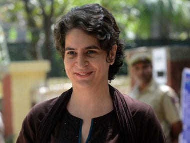 प्रियांका गांधींच्या सक्रिय राजकारणात येण्याच्या चर्चेने विरोधकांमध्ये धाकधूक वाढली आहे. प्रियांका गांधींच्या राजकारणात प्रवेशाचा परिणाम उत्तर प्रदेशासह देशाच्या राजकारणावर होऊ शकतो प्रियांका गांधींच्या सक्रिय राजकारणात येण्याच्या चर्चेने विरोधकांमध्ये धाकधूक वाढली आहे. प्रियांका गांधींच्या राजकारणात प्रवेशाचा परिणाम उत्तर प्रदेशासह देशाच्या राजकारणावर होऊ शकतो