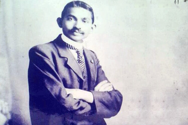 तुम्ही मला कैद करू शकता, माझा छळ करू शकता, माझे शरीर नष्ट करू शकता. पण माझ्या मनाला कैद करू शकणार नाहीत. तुम्ही मला कैद करू शकता, माझा छळ करू शकता, माझे शरीर नष्ट करू शकता. पण माझ्या मनाला कैद करू शकणार नाहीत.