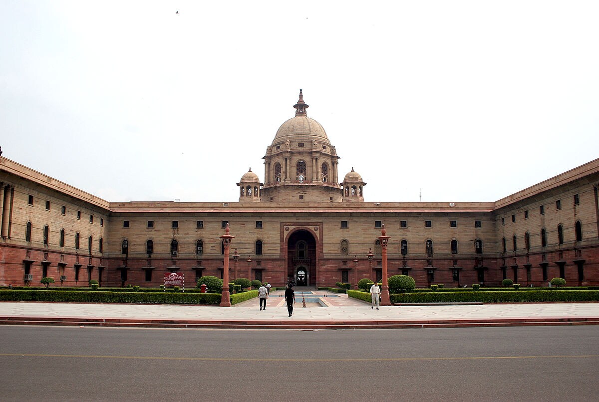 जेनेरिक औषधांचा एकूण व्यवसाय 900 कोटी इतका आहे पण मंत्रालयाच्या कमेटीनुसार या औषधांचा प्रयोग करणं सुरक्षित नाही. म्हणून केंद्रीय आरोग्य मंत्रालयाने या औषधांवर बंदी घातली आहे. जेनेरिक औषधांचा एकूण व्यवसाय 900 कोटी इतका आहे पण मंत्रालयाच्या कमेटीनुसार या औषधांचा प्रयोग करणं सुरक्षित नाही. म्हणून केंद्रीय आरोग्य मंत्रालयाने या औषधांवर बंदी घातली आहे.
