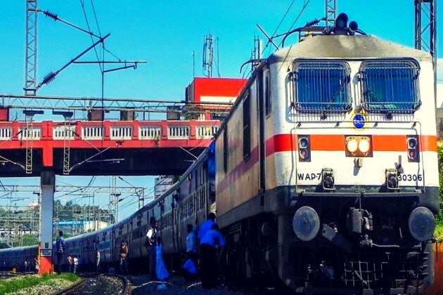 रेल्वेची ही मेगाभरती दोन टप्प्यांत केली जाणार आहे. पहिल्या टप्प्यात १ लाख ३१ हजार लोकांची भरती केली जाणार आहेत. फेब्रुवारी २०१९ ते मे २०२० पर्यंत या जागा भरण्यात येणार आहेत. रेल्वेची ही मेगाभरती दोन टप्प्यांत केली जाणार आहे. पहिल्या टप्प्यात १ लाख ३१ हजार लोकांची भरती केली जाणार आहेत. फेब्रुवारी २०१९ ते मे २०२० पर्यंत या जागा भरण्यात येणार आहेत.