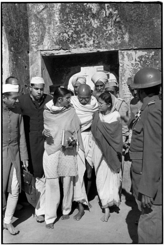 महरौलीतील ख्वाजा कुतुबुद्दीन बख्तियाल काकी दर्ग्यात हिंदू मुस्लिम दंगा झाल्यानंतर गांधीजींनी हत्येपूर्वी भेट दिली होती. महरौलीतील ख्वाजा कुतुबुद्दीन बख्तियाल काकी दर्ग्यात हिंदू मुस्लिम दंगा झाल्यानंतर गांधीजींनी हत्येपूर्वी भेट दिली होती.
