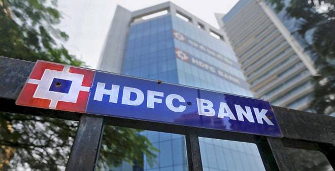 HDFC बँकेकडून कर्ज घेतलेल्या ग्राहकांच्या अडचणीतही वाढ होणार आहे. कारण ग्राहकांच्या ईएमआयमध्येही वाढ होणार (EMI) आहे. वाढ झालेल्या टक्केवारीची रक्कम 7 जानेवारीपासून लागू होणार आहे. HDFC बँकेकडून कर्ज घेतलेल्या ग्राहकांच्या अडचणीतही वाढ होणार आहे. कारण ग्राहकांच्या ईएमआयमध्येही वाढ होणार (EMI) आहे. वाढ झालेल्या टक्केवारीची रक्कम 7 जानेवारीपासून लागू होणार आहे.