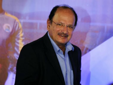 1994 मध्ये भारत न्यूझीलंड दौऱ्यावर असताना वाडेकर भारतीय क्रिकेट संघाचे व्यवस्थापक होते. त्यावेळी वाडेकरांच्या वाढदिवसाला सचिन तेंडुलकर 6 बॅले डान्सरना घेऊन आला होता. 1994 मध्ये भारत न्यूझीलंड दौऱ्यावर असताना वाडेकर भारतीय क्रिकेट संघाचे व्यवस्थापक होते. त्यावेळी वाडेकरांच्या वाढदिवसाला सचिन तेंडुलकर 6 बॅले डान्सरना घेऊन आला होता.