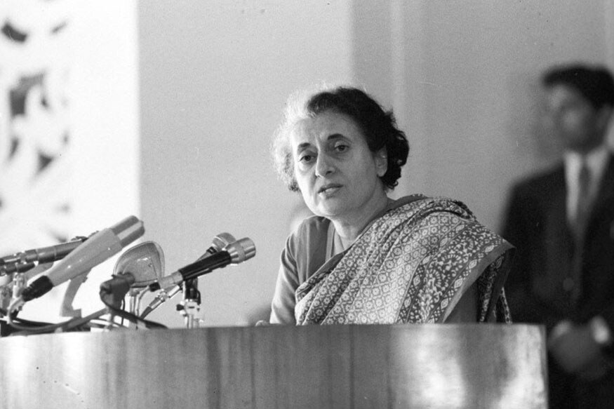 लाल बहाद्दुर शास्त्रींच्या मंत्रीमंडळात माहिती प्रसारण मंत्रालयाचा कारभार सांभाळणाऱ्या इंदिरा गांधी या नेहमीच शांत असायच्या. त्यावेळी काँग्रेसमध्ये इंदिरा गांधी म्हणजे एक बाहुलीच समजल्या जात होत्या. लाल बहाद्दुर शास्त्रींच्या मंत्रीमंडळात माहिती प्रसारण मंत्रालयाचा कारभार सांभाळणाऱ्या इंदिरा गांधी या नेहमीच शांत असायच्या. त्यावेळी काँग्रेसमध्ये इंदिरा गांधी म्हणजे एक बाहुलीच समजल्या जात होत्या.