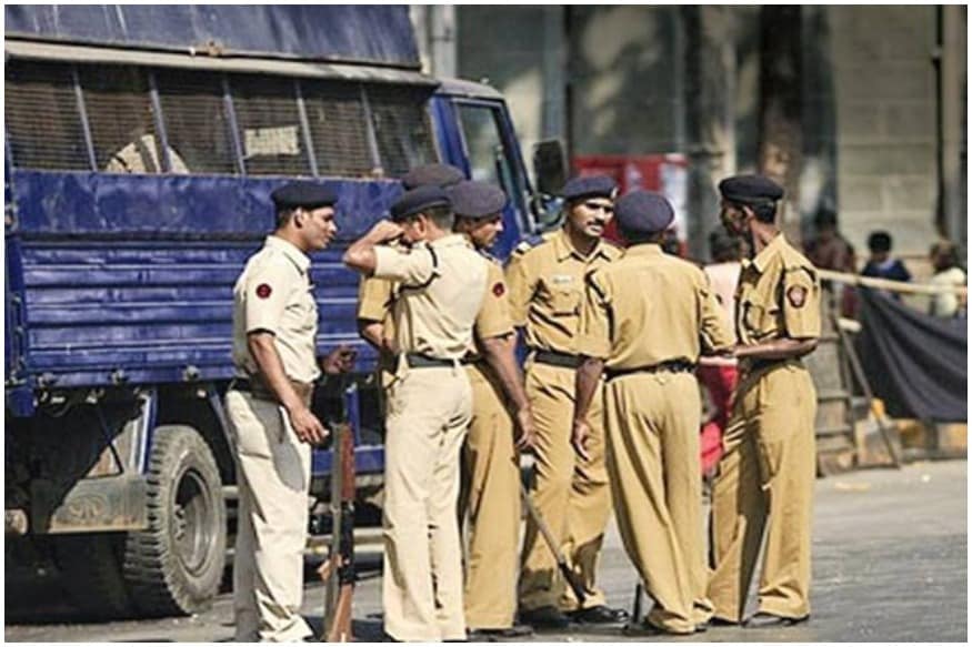 पदांसाठी वयाची मर्यादा : कॉन्स्टेबलच्या या पदांसाठी अर्ज भरण्याकरता उमेदवाराचं वय हे 18 ते 25 असणं महत्त्वाचं आहे. पदांसाठी वयाची मर्यादा : कॉन्स्टेबलच्या या पदांसाठी अर्ज भरण्याकरता उमेदवाराचं वय हे 18 ते 25 असणं महत्त्वाचं आहे.