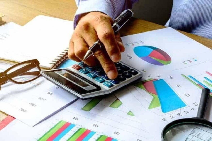 सेक्शन 80C नुसार तुम्ही नॅशनल पेन्शन सिस्टीम, नॅशनल सेव्हिंग स्कीम, म्युचुअल फंड, पीपीएफ यात गुंतवणूक केली असेल तर त्याचीही कागदपत्रं द्यावी लागतील. यासाठी अकाउंट स्टेटमेंट किंवा पासबुकची झेरॉक्स जमा करु शकता. सेक्शन 80C नुसार तुम्ही नॅशनल पेन्शन सिस्टीम, नॅशनल सेव्हिंग स्कीम, म्युचुअल फंड, पीपीएफ यात गुंतवणूक केली असेल तर त्याचीही कागदपत्रं द्यावी लागतील. यासाठी अकाउंट स्टेटमेंट किंवा पासबुकची झेरॉक्स जमा करु शकता.