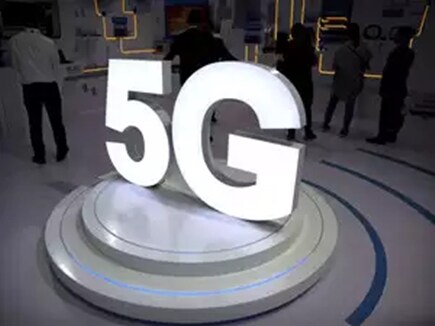 चीनची सरकारी वृत्तसंस्था सिन्हुआने दिलेल्या माहितीनुसार या 5G इंटरनेटचं स्पीड सध्याच्या 4G इंटरनेटपेक्षा 50 टक्क्यांनी जास्त फास्ट आहे. प्रति सेकंदाला 1.14 Gbps इतकं इंटरनेट स्पीड दिलं आहे. चीनची सरकारी वृत्तसंस्था सिन्हुआने दिलेल्या माहितीनुसार या 5G इंटरनेटचं स्पीड सध्याच्या 4G इंटरनेटपेक्षा 50 टक्क्यांनी जास्त फास्ट आहे. प्रति सेकंदाला 1.14 Gbps इतकं इंटरनेट स्पीड दिलं आहे.