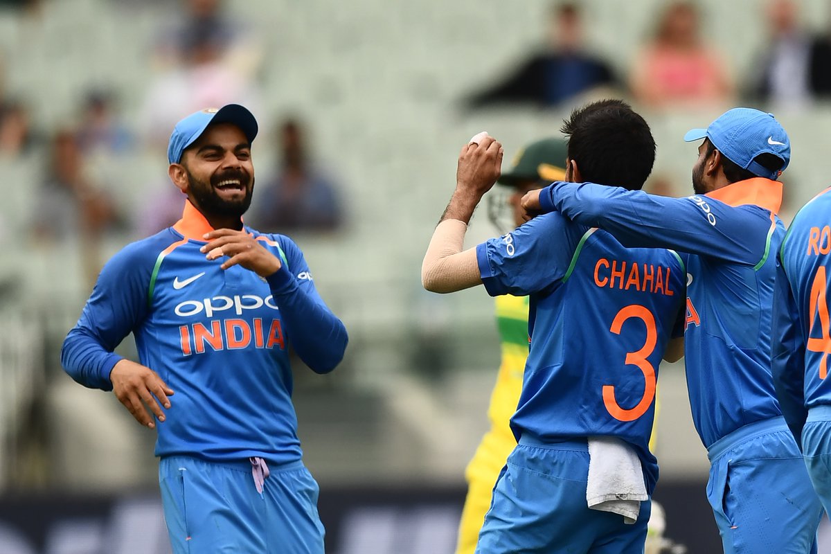 ऑस्ट्रेलियाचा पाचव्या गडीही चहलनेच बाद केला. चहलच्या गोलंदाजीवर रोहित शर्माने स्टोइनिसचा झेल पकडत त्याला बाद केले. ऑस्ट्रेलियाचा पाचव्या गडीही चहलनेच बाद केला. चहलच्या गोलंदाजीवर रोहित शर्माने स्टोइनिसचा झेल पकडत त्याला बाद केले.