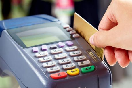 शॉपिंग करताना ATM कार्ड स्वाइप करताना कार्ड इन्फर्मेशनची चोरी होऊ शकते. आजकाल कार्ड क्लोनिंक करून तुमची खासगी माहिती चोरली जाऊ शकते आणि मग सुरक्षितपणे कार्ड कसं वापरायचं? शॉपिंग करताना ATM कार्ड स्वाइप करताना कार्ड इन्फर्मेशनची चोरी होऊ शकते. आजकाल कार्ड क्लोनिंक करून तुमची खासगी माहिती चोरली जाऊ शकते आणि मग सुरक्षितपणे कार्ड कसं वापरायचं?