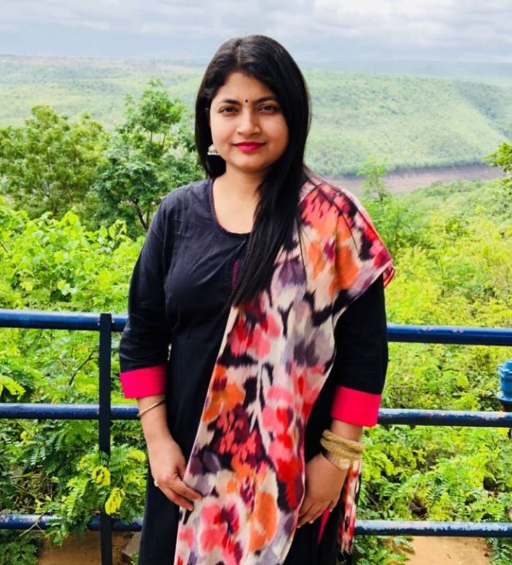 यासंदर्भात बी चंद्रकला यांनी अद्याप कोणतीही प्रतिक्रिया दिलेली नाही. पुढे वाचा या एका लग्नानं आणि लग्नातल्या 'या' साडीनं गाजवलं वर्ष यासंदर्भात बी चंद्रकला यांनी अद्याप कोणतीही प्रतिक्रिया दिलेली नाही. पुढे वाचा या एका लग्नानं आणि लग्नातल्या 'या' साडीनं गाजवलं वर्ष