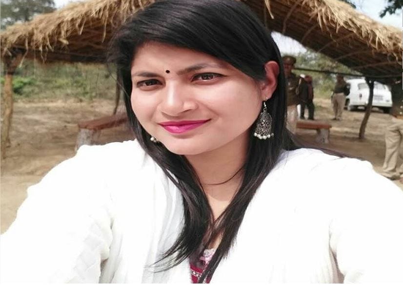 'निवडणुकीमुळेच सीबीआयकडून छापे मारण्यात येत आहेत,' असा म्हणत चंद्रकला यांनी अप्रत्यक्षपणे केंद्र सरकारवरच आरोप केला आहे. 'निवडणुकीमुळेच सीबीआयकडून छापे मारण्यात येत आहेत,' असा म्हणत चंद्रकला यांनी अप्रत्यक्षपणे केंद्र सरकारवरच आरोप केला आहे.
