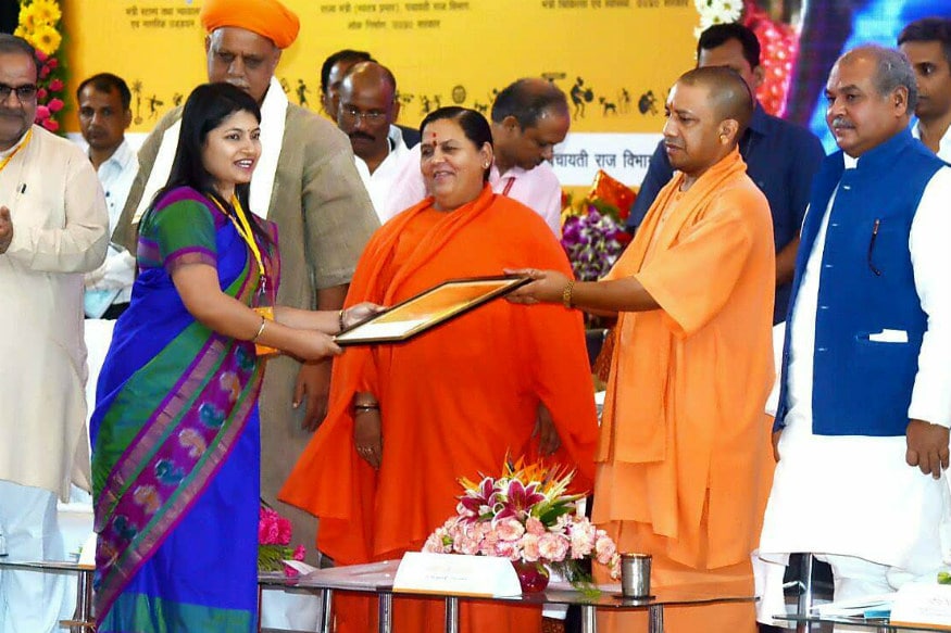 या अटकेसंदर्भात विचारण्यासाठी एका रिपोर्टने चंद्रकला यांना फोन केला तेव्हा त्यांनी आपल्या उत्तरातून वाद ओढवून घेतला होता. या अटकेसंदर्भात विचारण्यासाठी एका रिपोर्टने चंद्रकला यांना फोन केला तेव्हा त्यांनी आपल्या उत्तरातून वाद ओढवून घेतला होता.